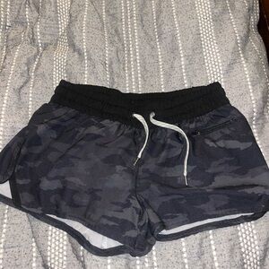 Vuori black Camo Women's Shorts size small no tag